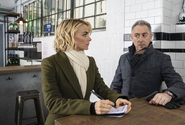 Instinct - Trust Issues - Z filmu - Bojana Novakovic, Alan Cumming