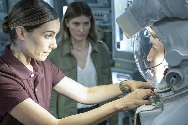 Quantum Leap - Atlantis - Z filmu - Carly Pope, Caitlin Bassett, Raymond Lee