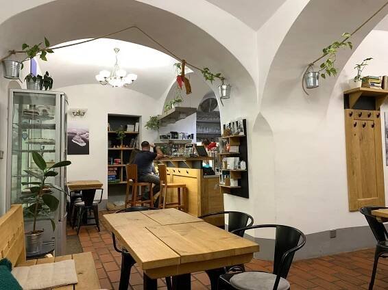 OMNES CAFFE ARLETA, Cesky Krumlov - Restaurant Reviews, Photos & Phone Number - Tripadvisor