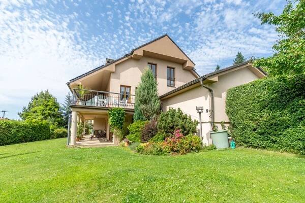 Prodej útulného penzionu s restaurací 420 m², Černolice, Praha-západ