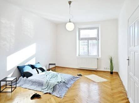 Pronájem bytu 2+1, 80m², včetně zasklené lodžie, plus sklep 8m², dvůr, výtah, OV, Praha Pohořelec. | reality selong