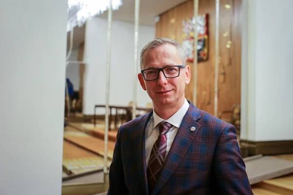 Jako rodina se s partnerem určitě nevnímáme, říká vyoutovaný poslanec Navrátil