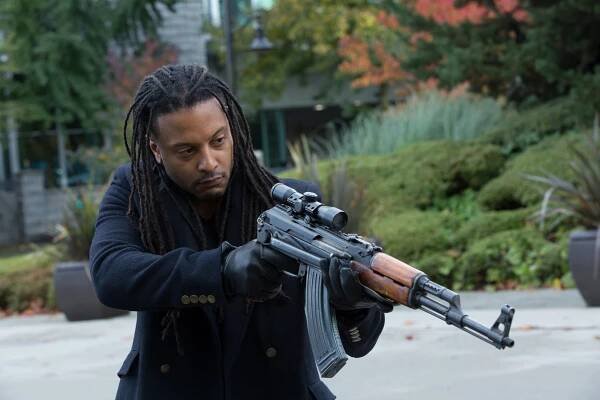 Motiv - Strom sebevrahů - Z filmu - Brandon Jay McLaren