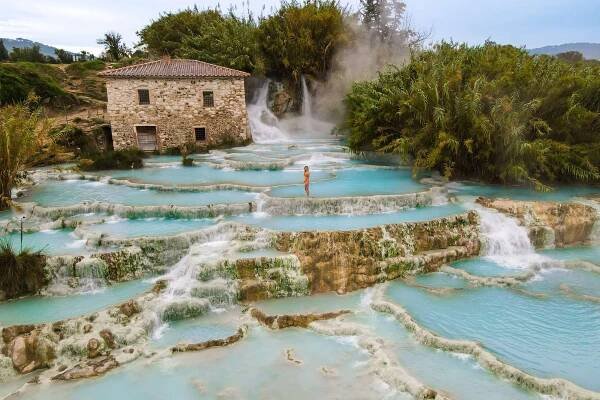 tuscany travel guide saturnia hot springs