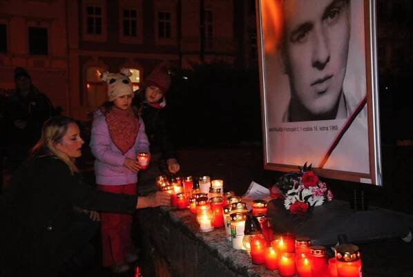 Valašské Meziříčí vzpomínalo na Jana Palacha, s Krylem a svíčkami