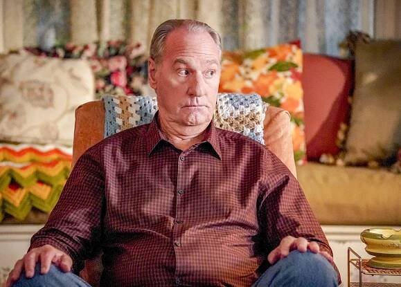 Malý Sheldon - Potenciální energie a kořalka na lavičce v parku - Z filmu - Craig T. Nelson