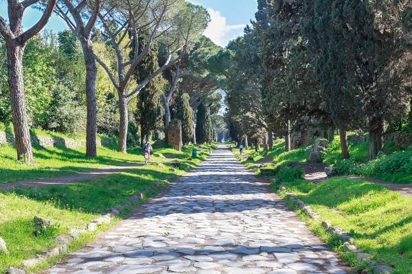 Starověká Via Appia Antica v Římě, Itálie (Zdroj: Shutterstock)