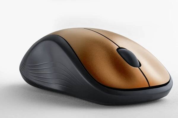Product Photography Logitech Mouse Front view