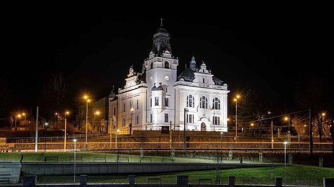 Noční Ostrava, 12. března 2021. Radnice Slezské Ostravy