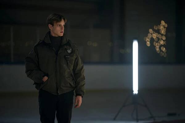 Temný případ - Part 2 - Z filmu - Finn Bennett
