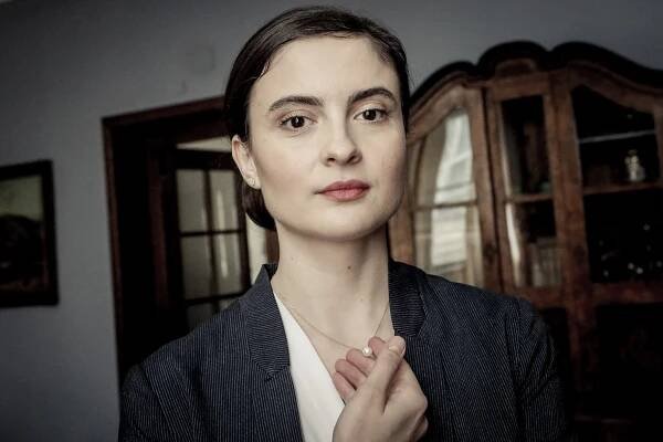 Prsa v novém seriálu neukáže: Eva Podzimková v nahých scénách hraje jen od krku nahoru. Herečka vysvětlila proč