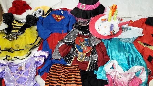 Kostýmy Halloween, karneval a maškarní ples – mix 1+cream (10 kg)