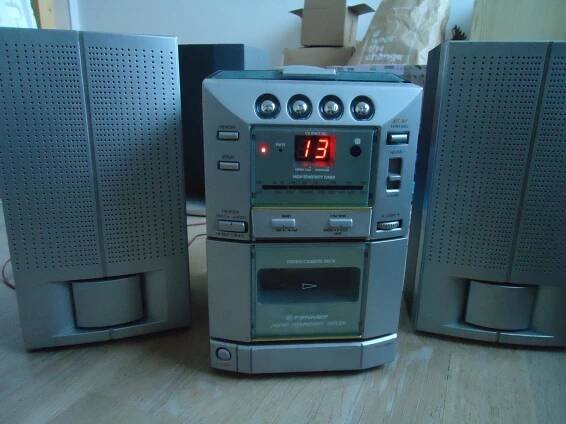 minivěž Fenner - CD+radio+kazeta - vše funkční