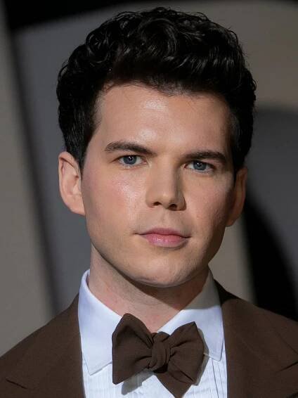 Luke Newton - Actor