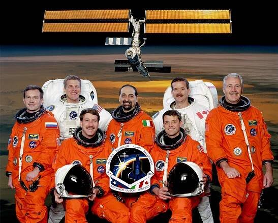 File:STS-100 crew.jpg - Wikimedia Commons