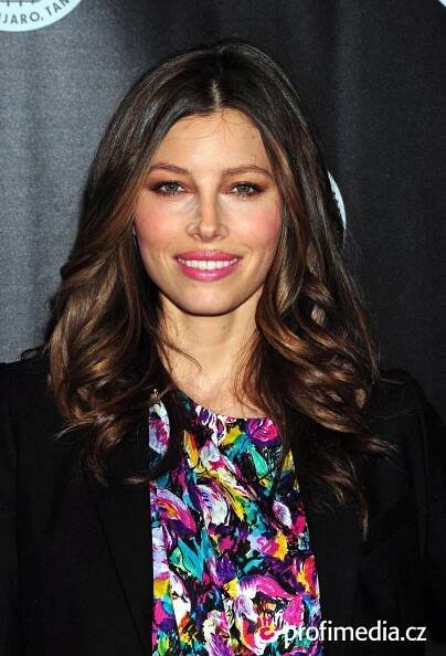 Jessica Biel - celebrity účes - HappyHair