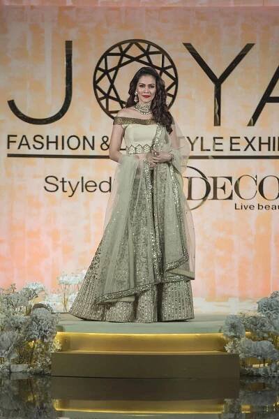 Waluscha in Ivory Bridal Look