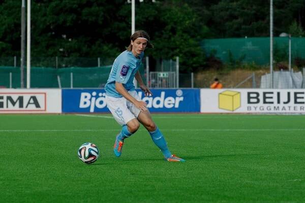 Soubor:IF Brommapojkarna-Malmö FF - 2014-07-06 18-49-12 (7002).jpg