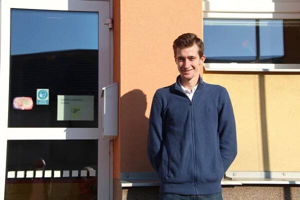 VIDEO: Vítěz Velké pardubické Pavel Složil se vrátil na svou školu do Radslavic