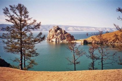Soubor:Olchon Shaman Rock.jpg – Wikipedie