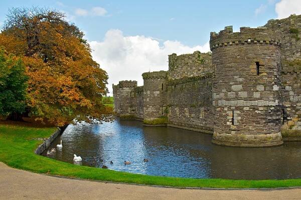 Soubor:Beaumaris Castle.jpg