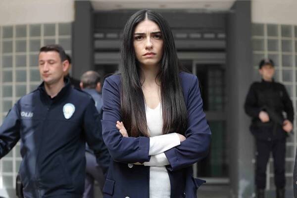 Alev Alev - Episode 25 - Z filmu - Hazar Ergüçlü