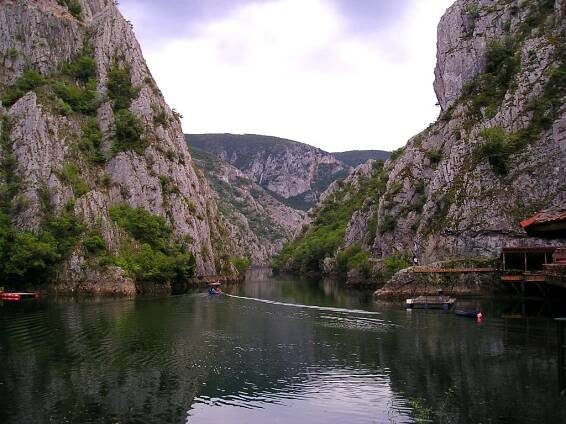 Kaňon Matka v Makedonii u Skopje.