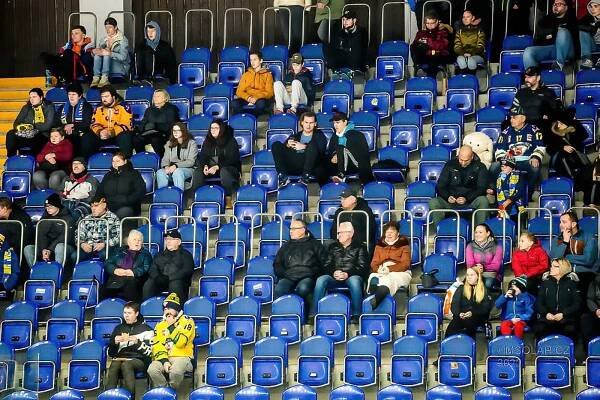 FOTO, VIDEO: Slovan otočil derby s Mostem, Plyšákománii odpálil Roubík