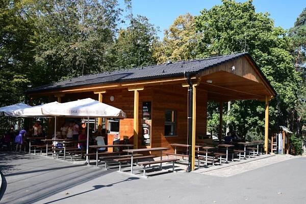 Gril U lvů | Zoo Olomouc - Svatý Kopeček