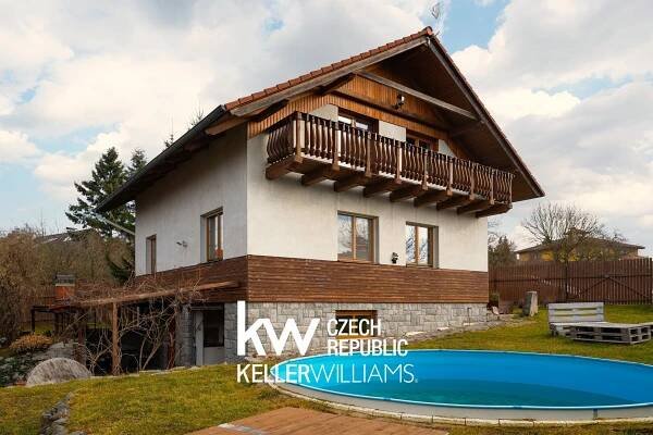 Rodinný dům v Petrově u Prahy s pěti ložnicemi a garáží - Keller Williams