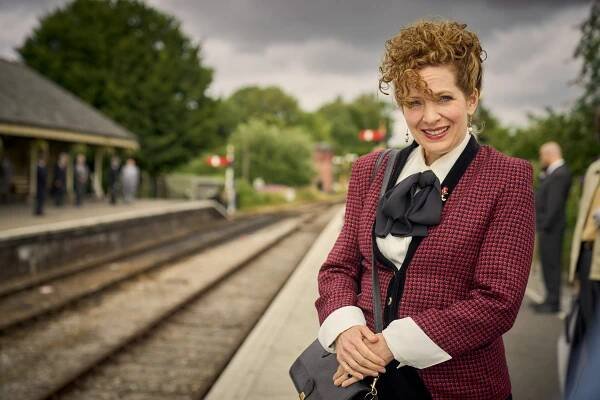 Rivalové - Epizoda 5 - Promo - Katherine Parkinson