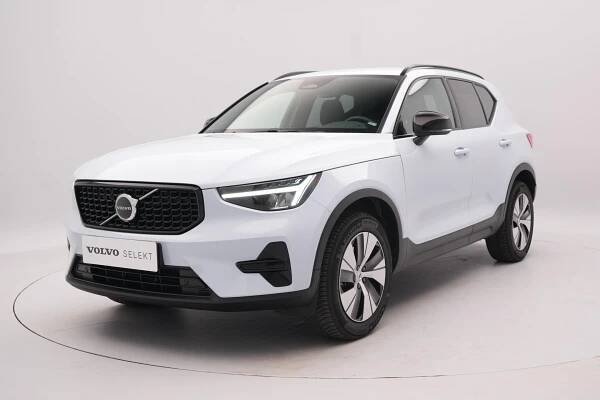 Volvo XC40 B3 PLUS DARK AUT REZERVACE