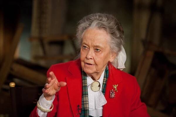 Foto k tématu Lorraine Warren – stránka 1
