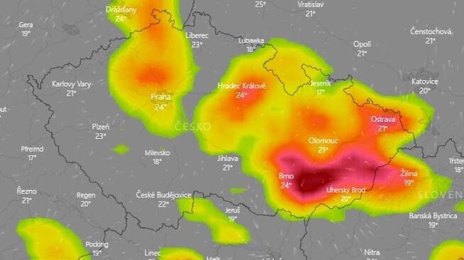 Hrozí velmi silné bouřky s přívaly deště a krupobitím. Meteorologové upřesnili varování