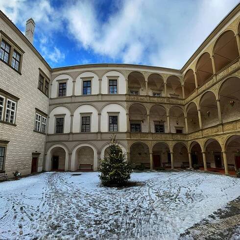 Kouzelné Vánoce zažijí na zámku. Rosice lákají na betlémy i vyzdobené sály