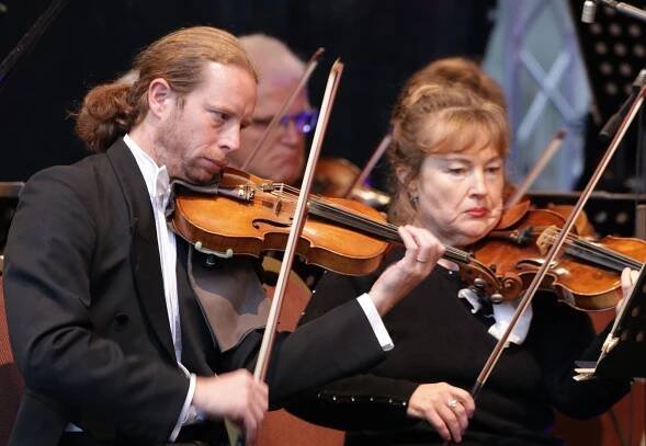 Západočeský symfonický orchestr oslavil narozeniny galakoncertem na kolonádě