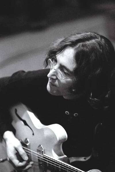 Sean Lennon Posts Family Instagram Photo on 39th Anniversary of Father John's Murder