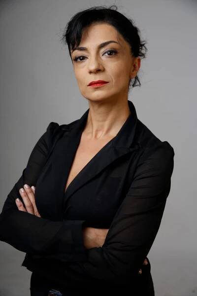 Özlem Turhal13