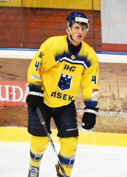 II. liga ledního hokeje: IHC Králové Písek - HC Klatovy 4:5.