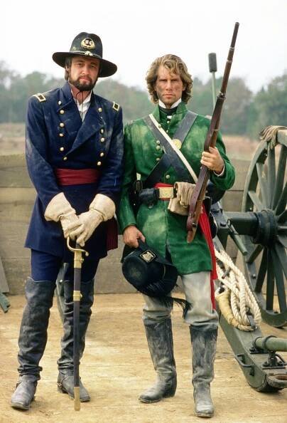 Sever a Jih - 2. kniha - Promo - James Read, Parker Stevenson