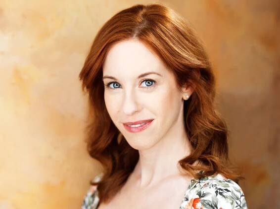 Elisabeth-Ness-Headshot-golden-backdrop-web