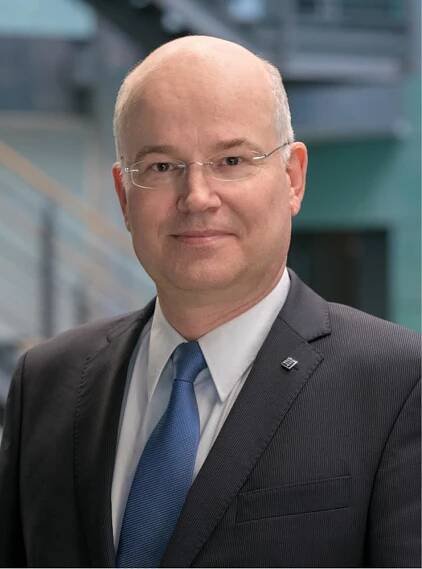 Dr Andreas Wolf