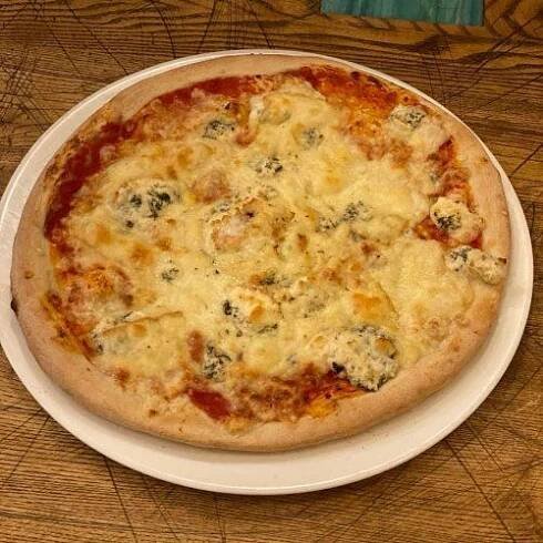 Pizzerie Piccolo Štramberk - 17. Quattro formaggi