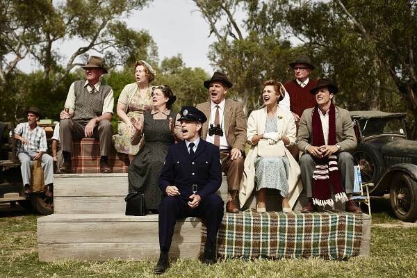 Kerry Fox, Hugo Weaving, Shane Bourne, Caroline Goodall, James Mackay - Švadlena - Z filmu