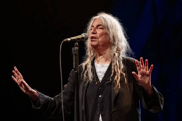 Neobyčejně krásný koncert. Patti Smith četla poezii, vzpomněla na Deppa i Krále