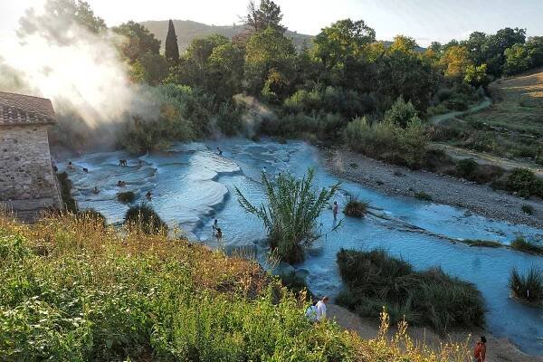 Bains en Toscane - Italie, merveilleuse piscine à débordement