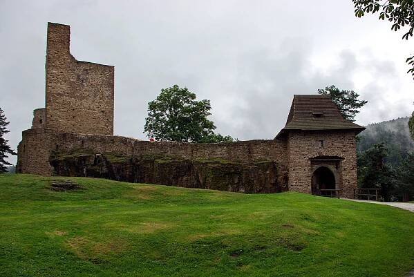 Hrad Velhartice - akce, otevírací doba, vstupné, ubytování, foto, prohlídky, počasí