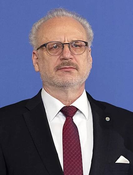 Soubor:Sergio Mattarella and Latvian President Levits at the 16th Arraiolos meeting (2) (cropped).jpg – Wikipedie