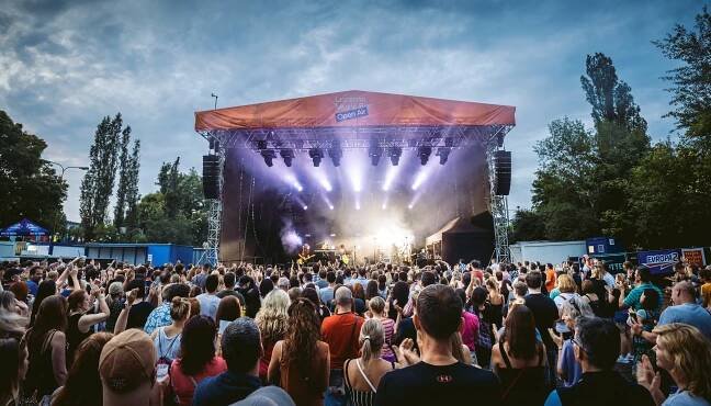 Oblíbený i proklínaný: Hudební festival Prague Open Air se stěhuje z Ledáren Braník do Holešovic