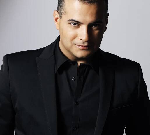 Features - Gaston Rivero